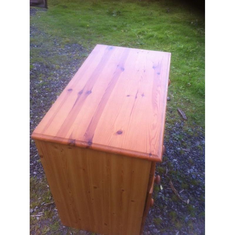 Pine chest of drawers