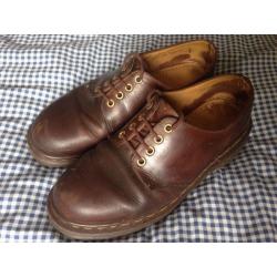 Brown leather Dr Martens shoes - size 7