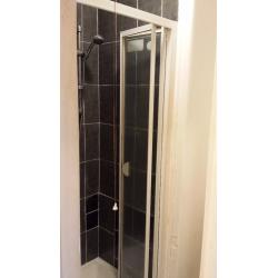 Large Double Bedroom with en-suite, close to Greenford high street