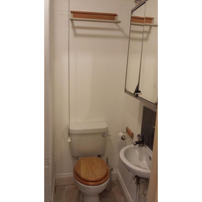 Large Double Bedroom with en-suite, close to Greenford high street