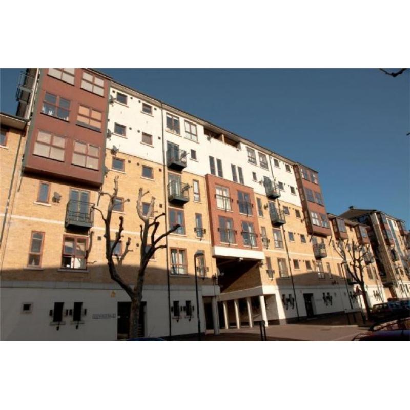 DOUBLE ROOM TO RENT IN VICTORIA HALL E16
