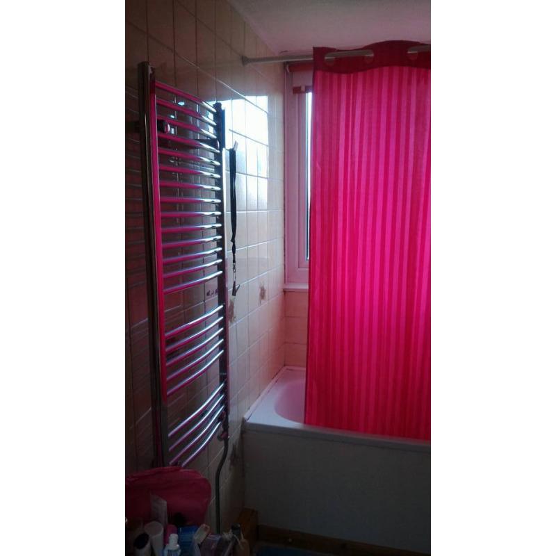 Large double room available now