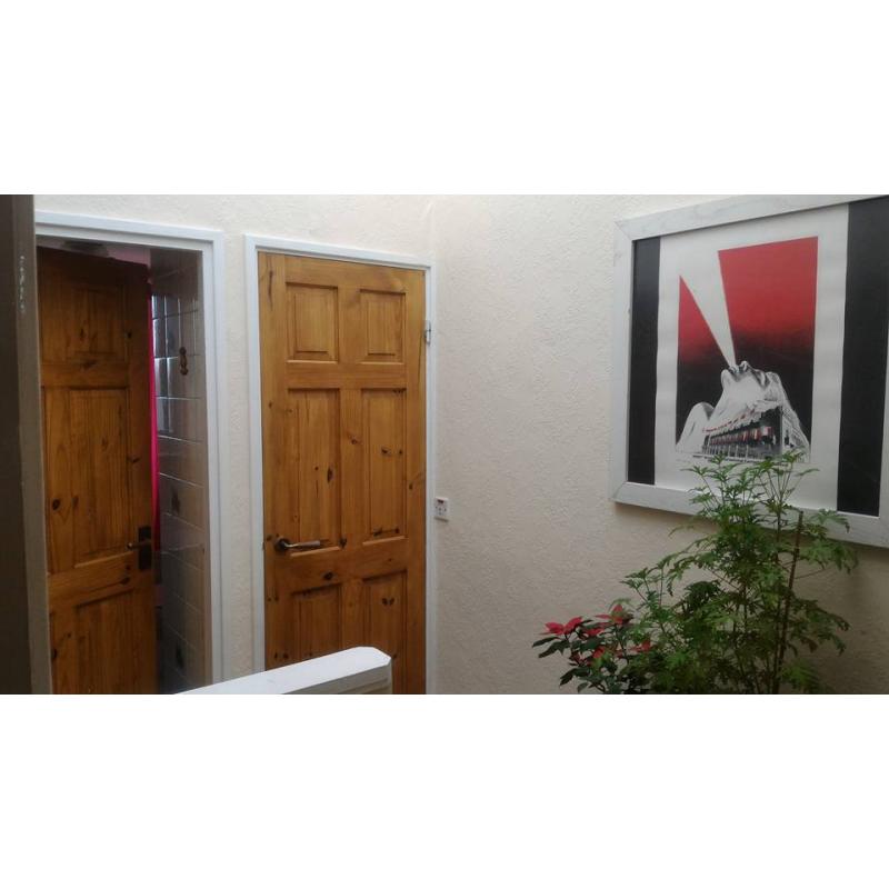 Large double room available now