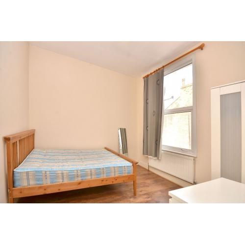Drs, Nurses or other professionals, House Share *** NO DEPOSIT***