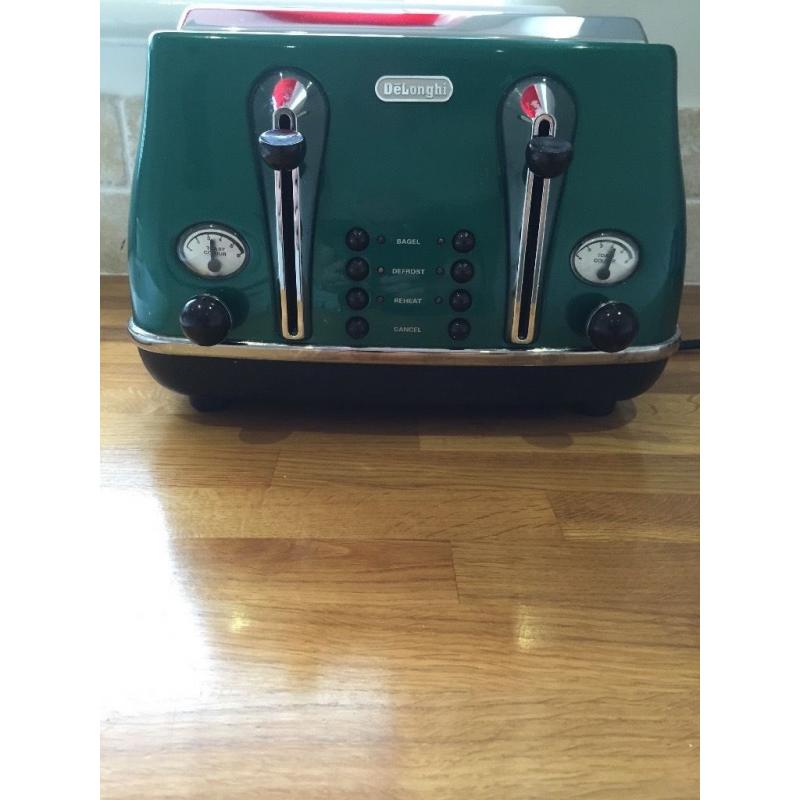 DeLonghi Toaster in good condition in Green
