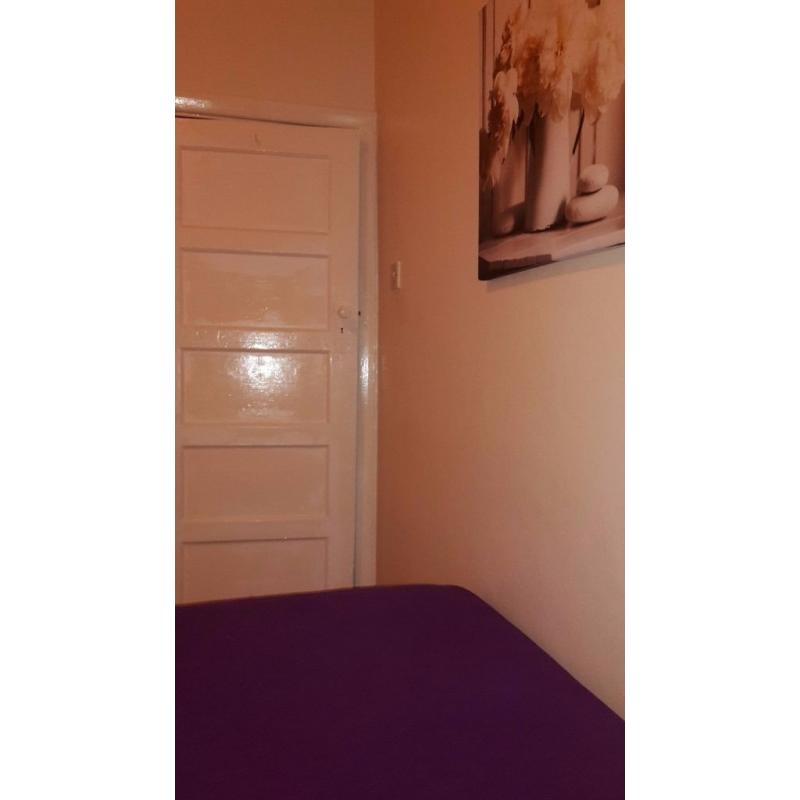 Medium sized Single room to rent for a LADY