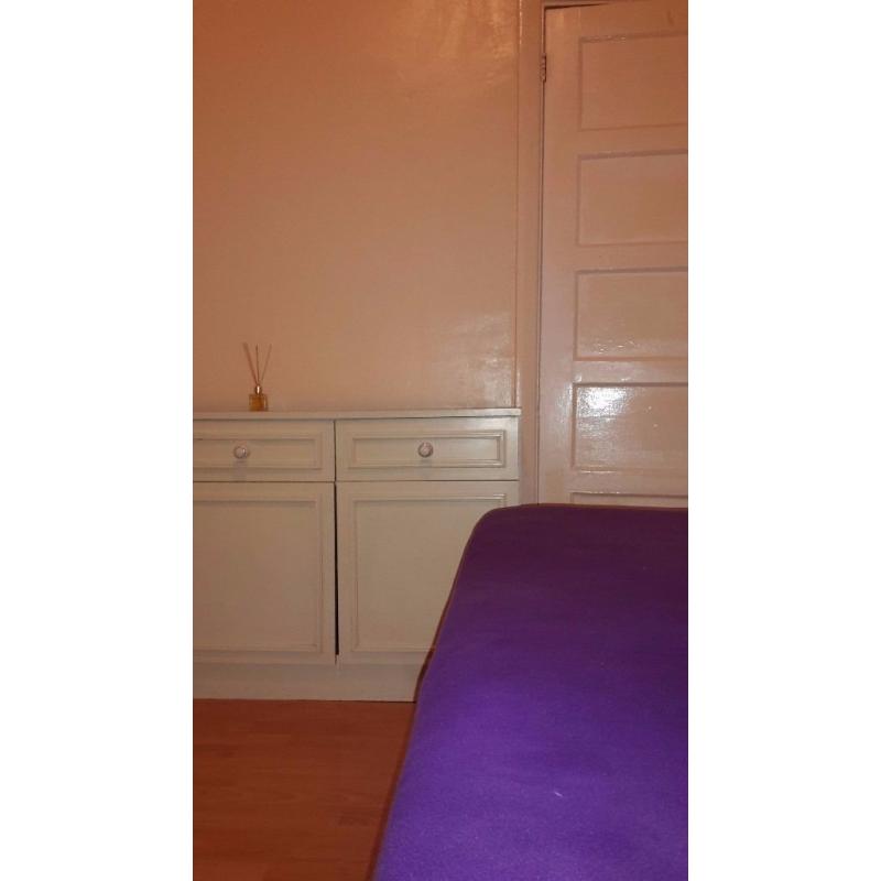 Medium sized Single room to rent for a LADY