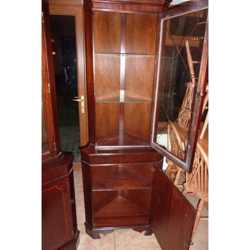 corner display units