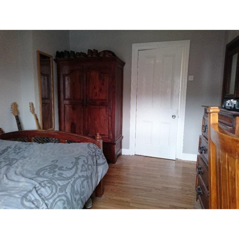 DOUBLE ROOM IN UNVERSITY AREA WITH DRIVEWAY PARKING
