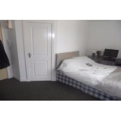 Ensuite Double Bedroom in Cholrton