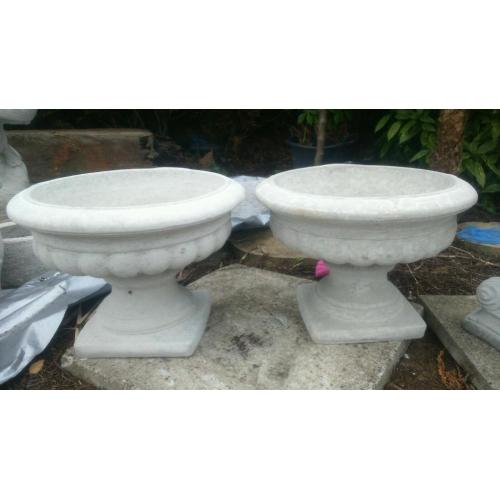 Pair of large jubilee flower pots