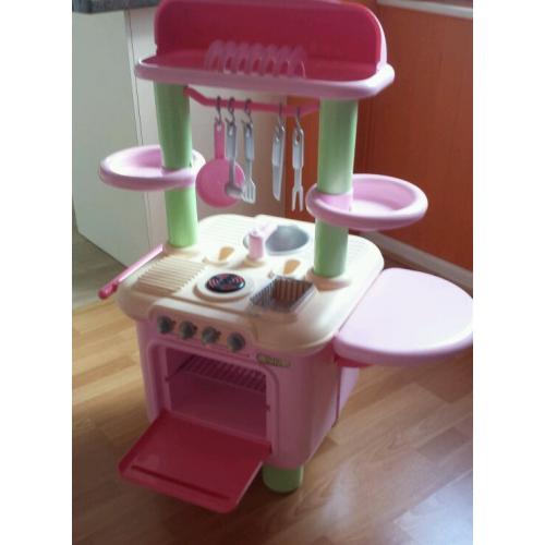 Girls Kitchen with trolley