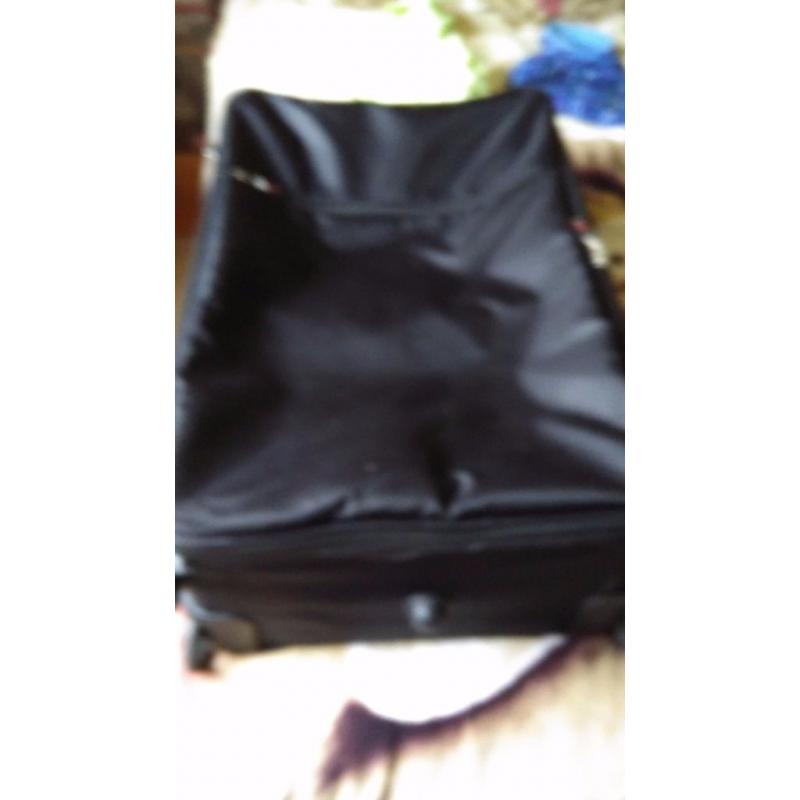 1 meduim light weight 1 small compack suitcases 1 bag as holdall or trolley or as backpack