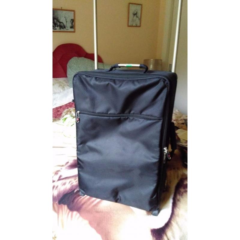 1 meduim light weight 1 small compack suitcases 1 bag as holdall or trolley or as backpack