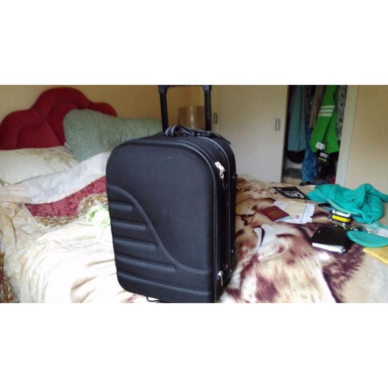 1 meduim light weight 1 small compack suitcases 1 bag as holdall or trolley or as backpack