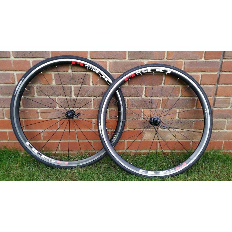 Shimano R500 Road bike wheels with 700x23 tyres fitted