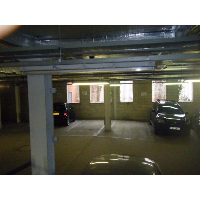 ***FRESH APTS*** Close to ***ST ANNS SQUARE & SPINNINGFIELDS*** Secure covered parking (3983)