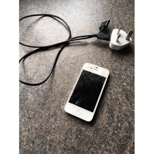 Iphone 4s white with cracked front screen