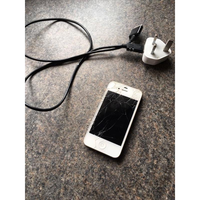 Iphone 4s white with cracked front screen
