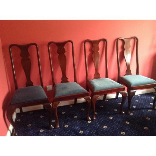 4 Queen Anne style dining room chairs