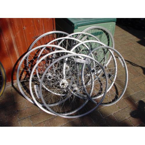 700c also 26 inch front and back mountain bike wheels. READ CAREFULLY.