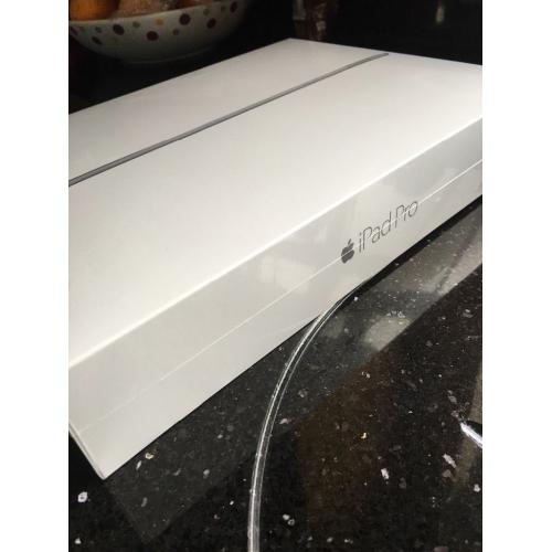 Brand new iPad Pro 12.9" 128GB with pencil, apple keyboard and Logitech keyboard