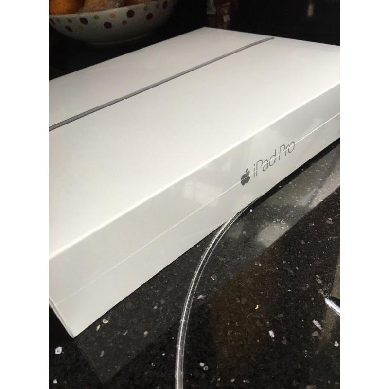Brand new iPad Pro 12.9" 128GB with pencil, apple keyboard and Logitech keyboard