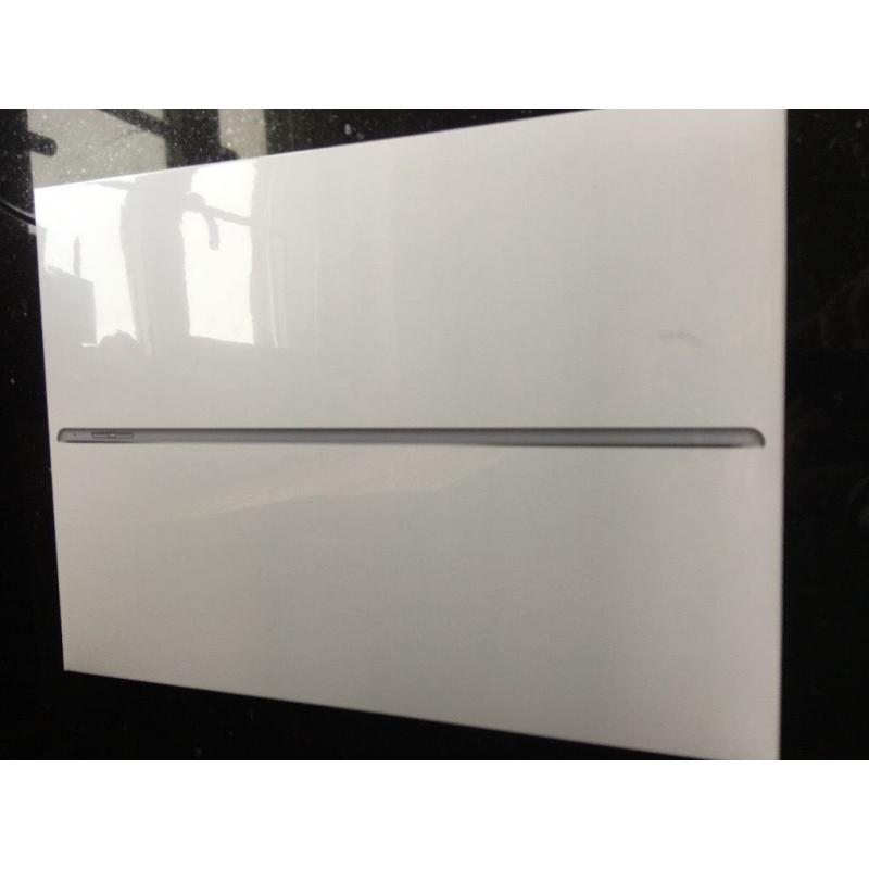 Brand new iPad Pro 12.9" 128GB with pencil, apple keyboard and Logitech keyboard