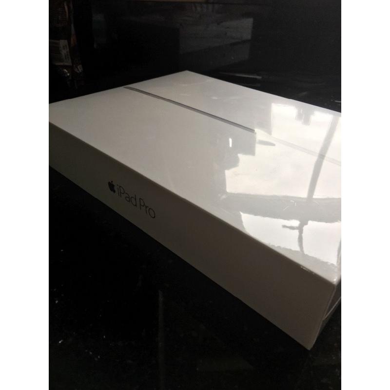 Brand new iPad Pro 12.9" 128GB with pencil, apple keyboard and Logitech keyboard