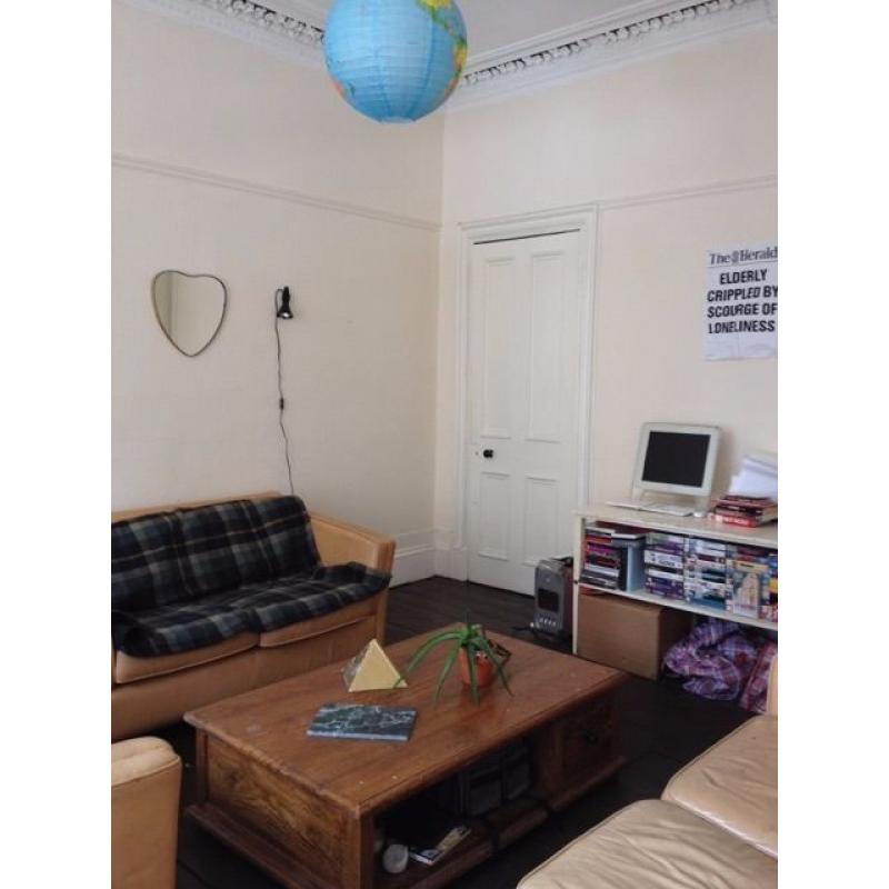 Double room in huge 2-bed tenement flat in Kelvingrove/Finnieston