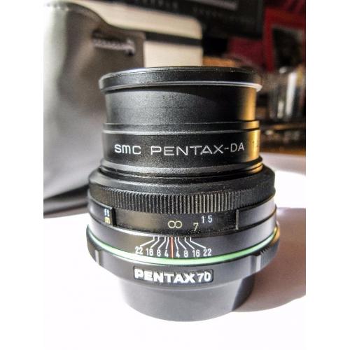 Pentax Prime Lens - 70mm SMC DA 1:2.4 Limited - mint condition in Edinburgh, close to airport.