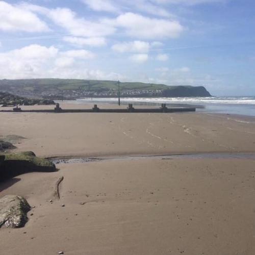 Cheap 2 bedroom caravan near Aberystwyth in mid-Wales