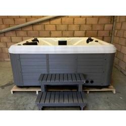 Brand New LuxeSpa 3 Seat Hot Tub - Free Delivery & Installation
