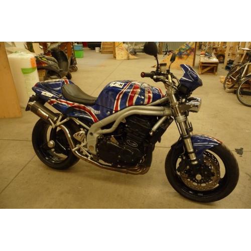 Triumph speed triple street fighter