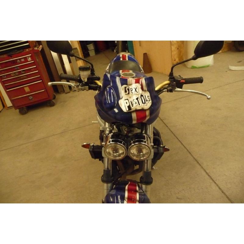 Triumph speed triple street fighter