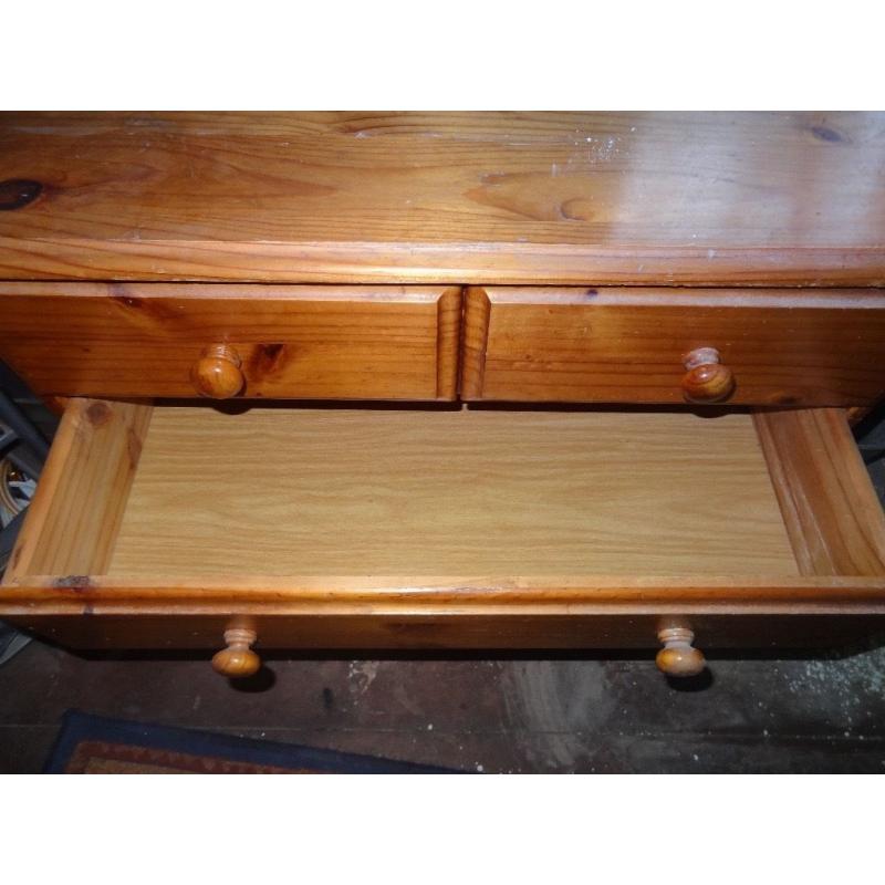 Pine chest of drawers