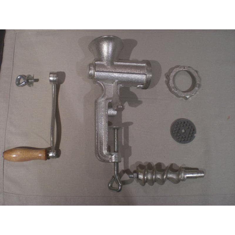 Fantastic quality meat grinder by gefu, size 5 plate, with box