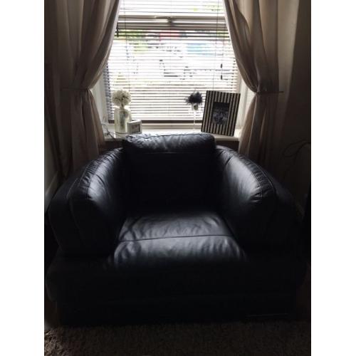 Black leather suite 3 seater & 1 seater