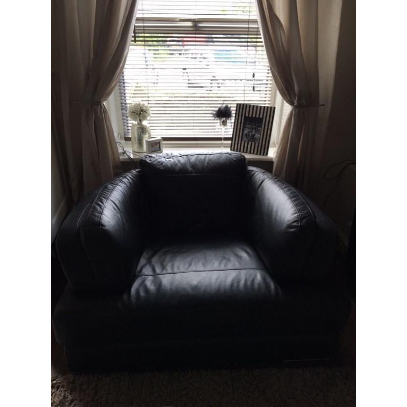 Black leather suite 3 seater & 1 seater
