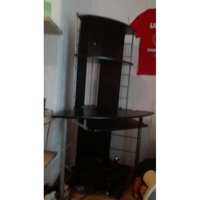 Corner desk