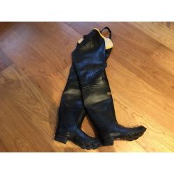 LA CROSS WADERS SIZE 8
