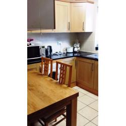 LARGE DOUBLE BEDROOM - CANARY WHARF, ALL BILLS INCLUDED, NO AGENCY FEE, LOW DEPOSIT
