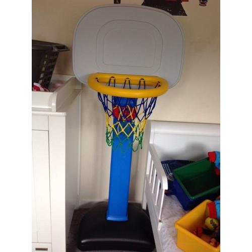 Adjustable basketball hoop