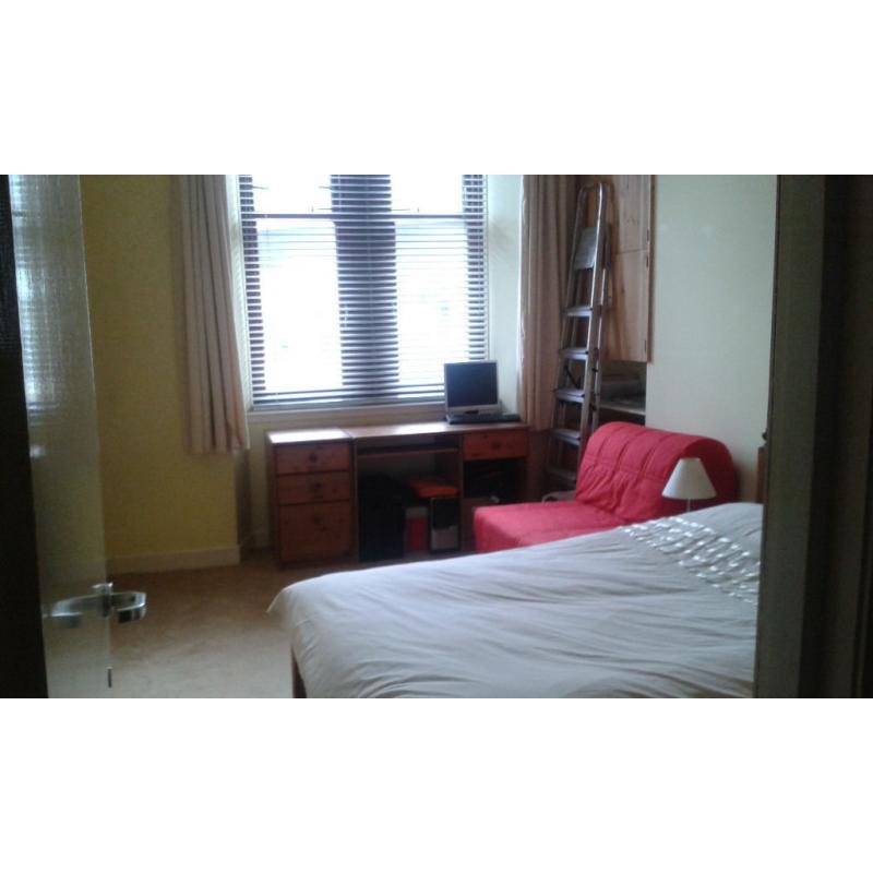 Double room in 2 bed flat, all bills/C.Tax inc. Whiteinch/Thornwood