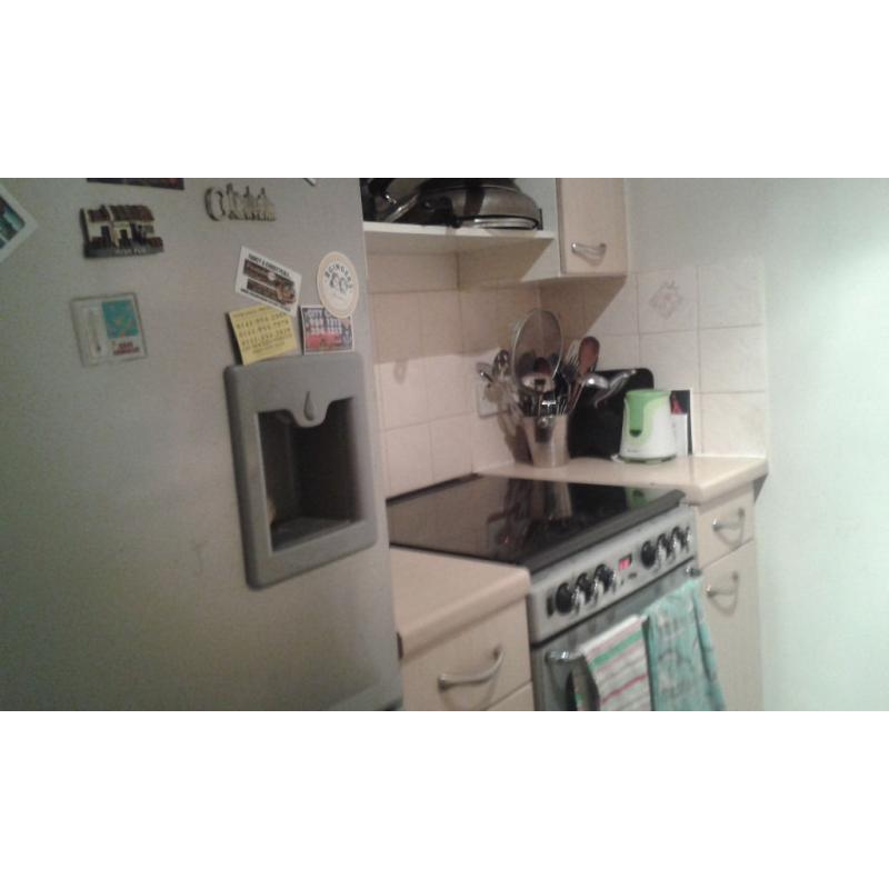 Double room in 2 bed flat, all bills/C.Tax inc. Whiteinch/Thornwood