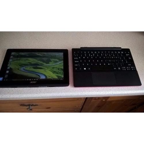 10.1 inch Acer Aspire Switch 10E Tablet/Netbook like new condition Windows 10
