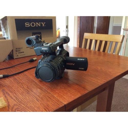 Sony HVR-V1E HDV Camera with Rode external mic and accessories