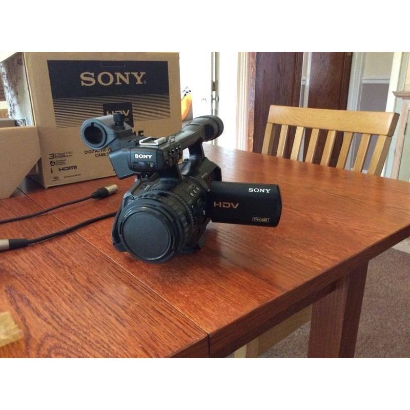Sony HVR-V1E HDV Camera with Rode external mic and accessories