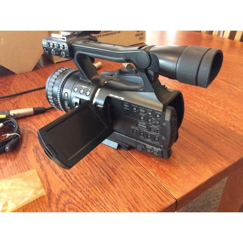Sony HVR-V1E HDV Camera with Rode external mic and accessories