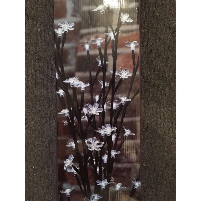 BRAND NEW IN BOX LARGE WHITE BLOSSOM TREE LIGHT INDOOR & OUTDOOR USE